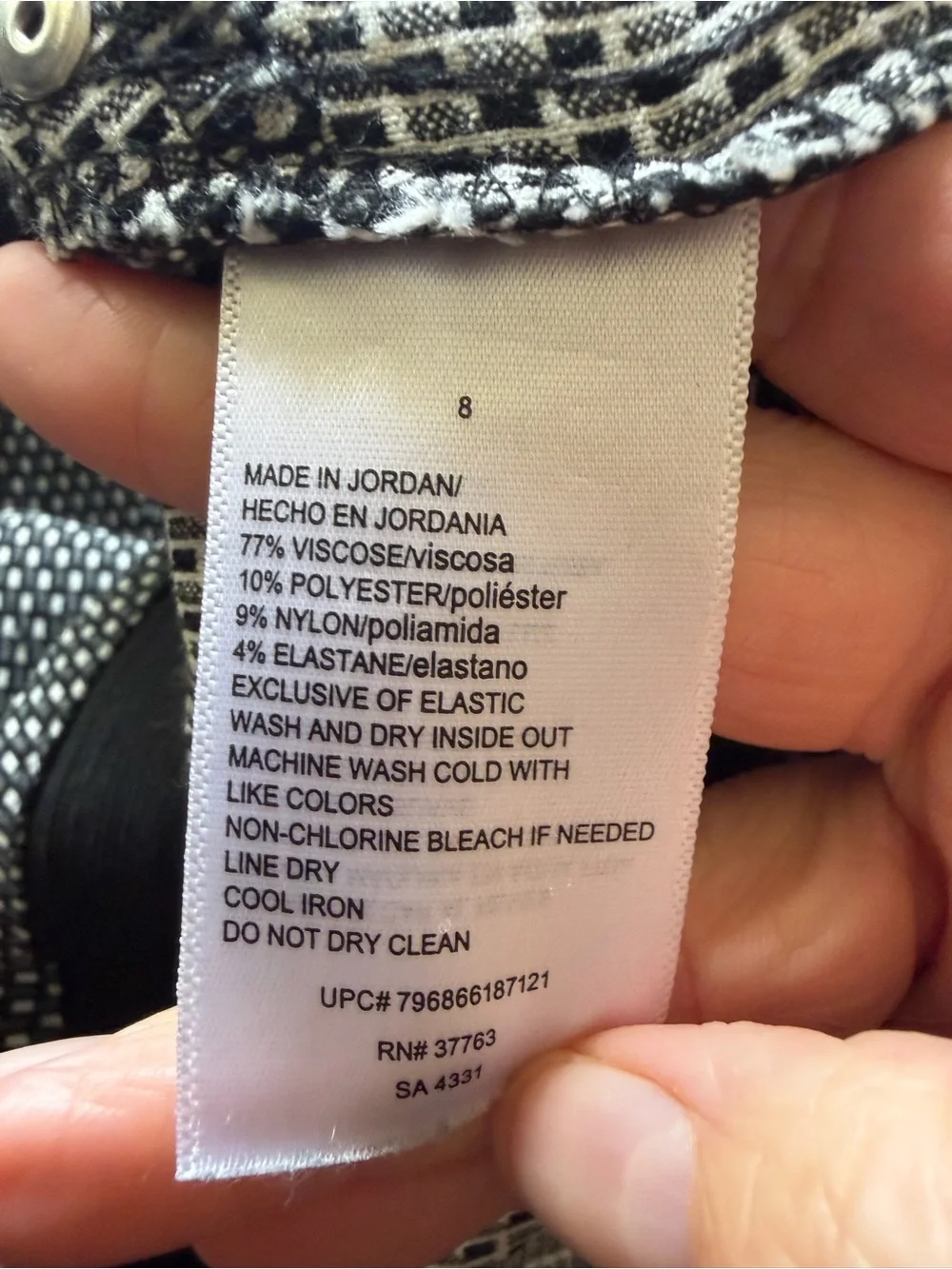 3/$20 Rafaella Black Micro Pattern Cropped Pants Size 8